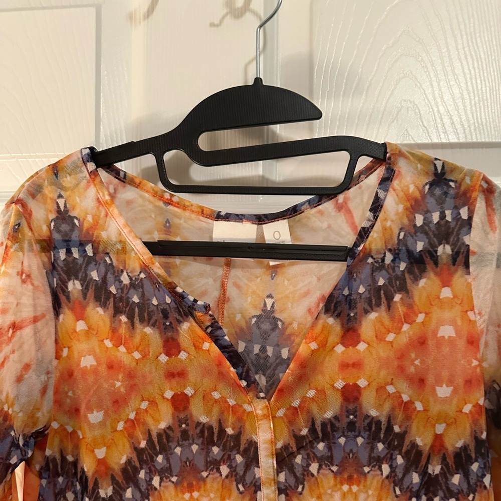 EUC 🦋 Chicos print top - Picture 6 of 6